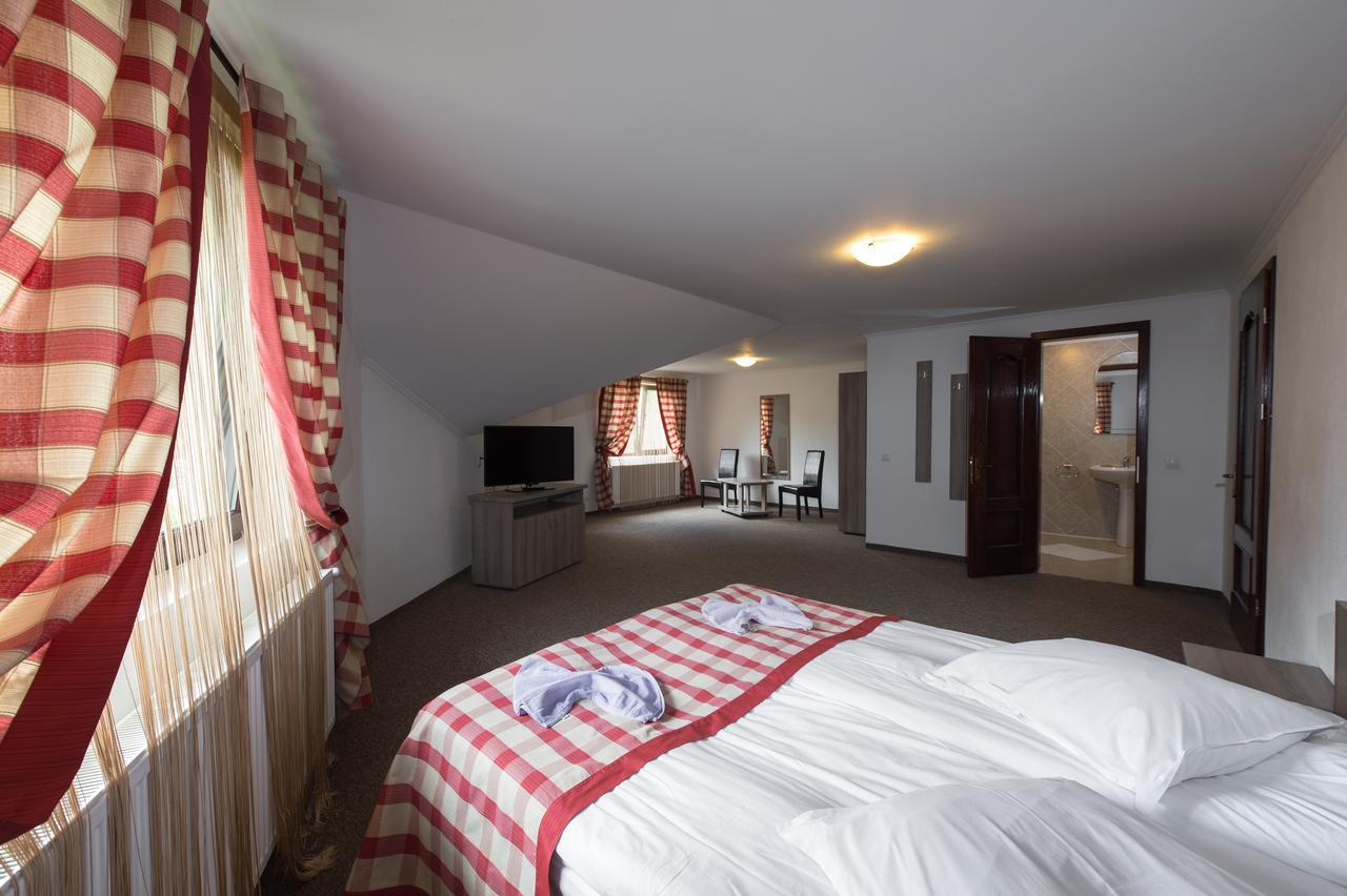 Hotel Complex Craiasa Muntilor Moieciu Moeciu De Sus Zewnętrze zdjęcie