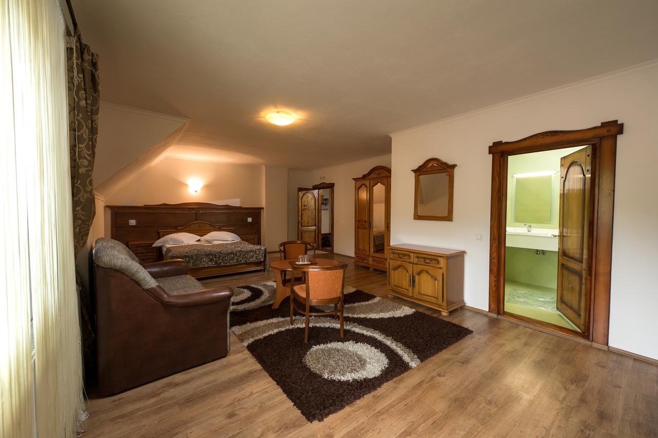 Hotel Complex Craiasa Muntilor Moieciu Moeciu De Sus Zewnętrze zdjęcie